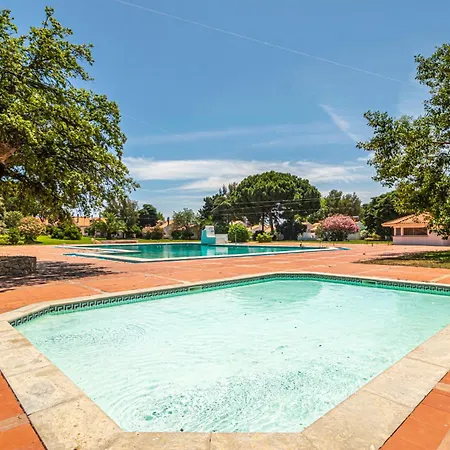 Beguest Oura Vilanova Αλμπουφέιρα